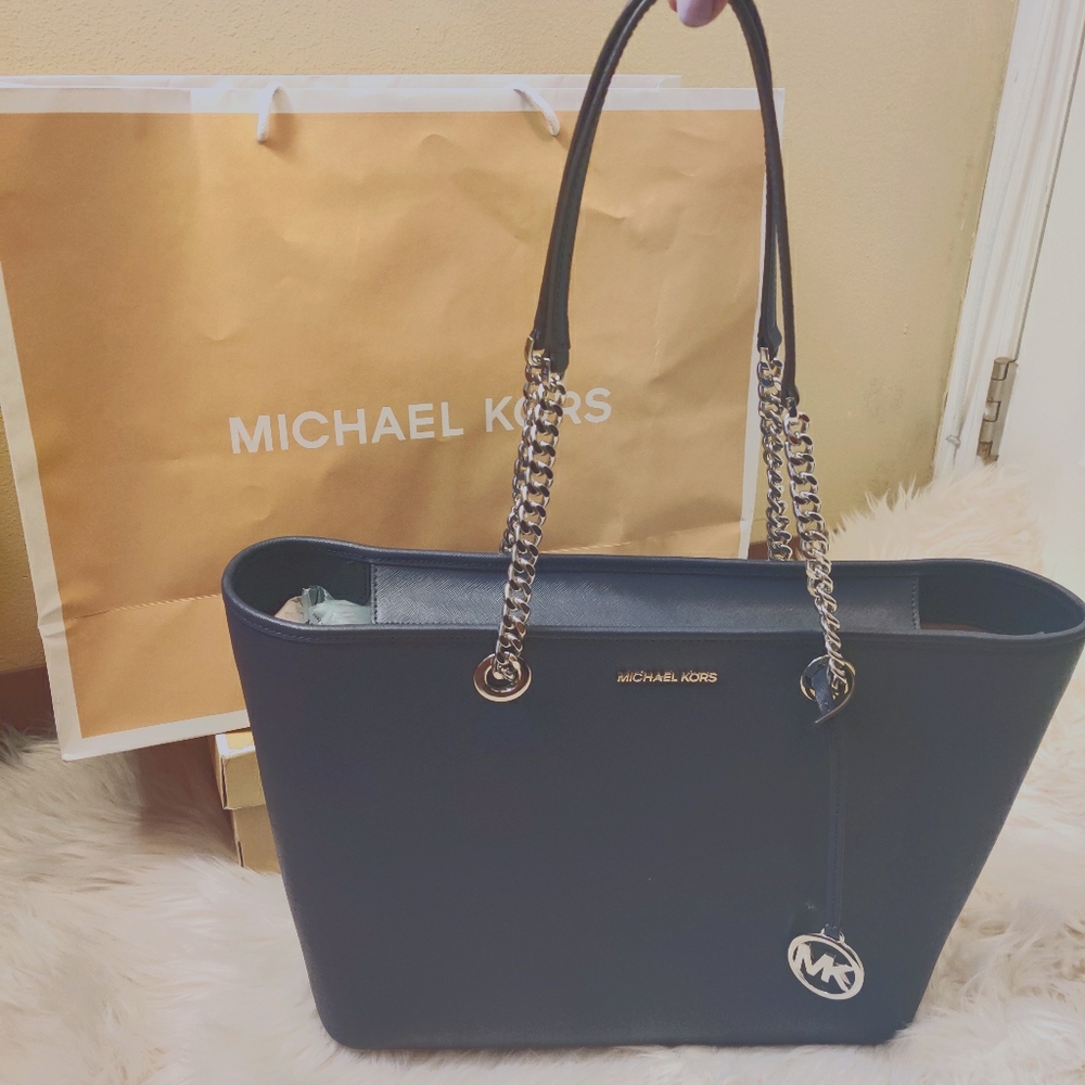 *SOLD*Michael Kors Shania Jet Set Chain Purse🤍